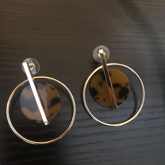 Jewelry - Stylish gold metal and tortoise earrings